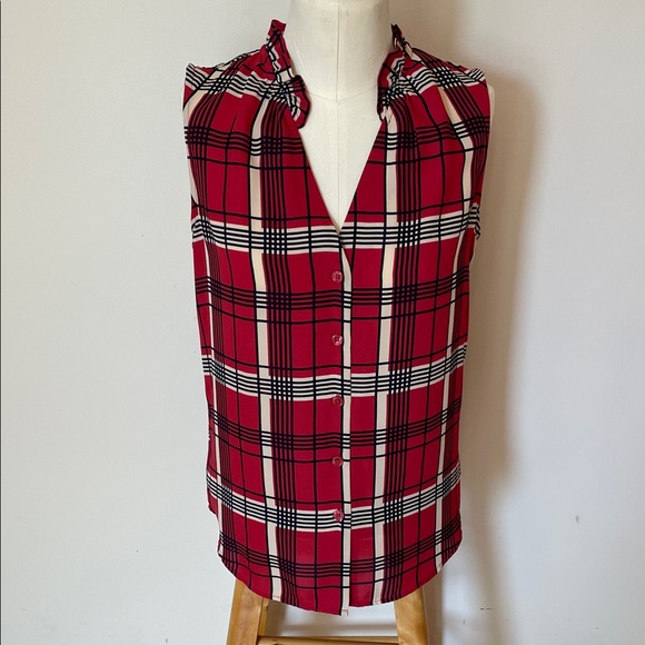 Banana Republic Sleeveless Blouse ❤️ - Picture 1 of 15